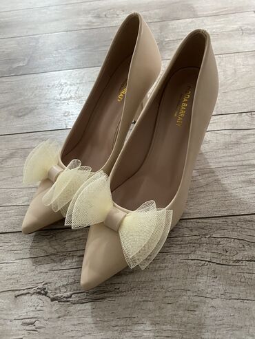 женская обувь классика: Туфли, 38 размер, новые. Цена 1000