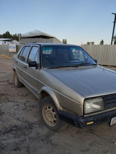 нехия 1: Volkswagen : 1985 г., 1.8 л, Механика, Бензин, Седан