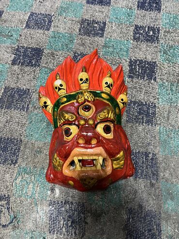 gips heykəl: Dekorativ maska gipisdendi