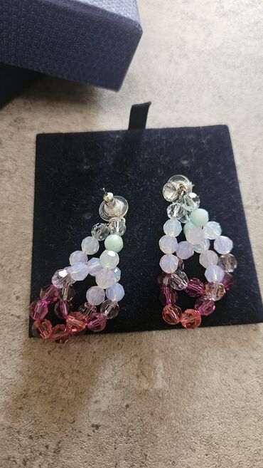 Sırğalar: Swarovski sırğa təzə kimi qutusu var (oriqinal) lalafo.az -da Sırğalar: Swarovski sırğa təzə kimi qutusu var (oriqinal)