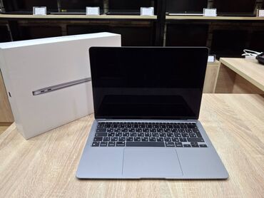 Masaüstü kompüterlər və iş stansiyaları: Apple MacBook, 13.3 ", Apple M1, 256 GB