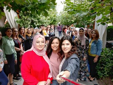 dizayner is elanlari - Azərbaycan: Eziz xanimlar ferqi yox evdar xanim ikinci iş axtaran xanimlar sizə
