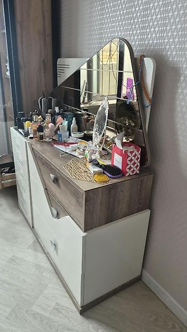 bed: Yataq desti. 550azn. yaxsi veziyyetde. matras var bazasu yoxdu. unvan — 3