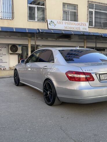 Mercedes-Benz: Mercedes-Benz E 220: 2.2 l | 2011 il Sedan -da lalafo.az — 20 Mercedes-Benz: Mercedes-Benz E 220: 2.2 l | 2011 il Sedan — 20