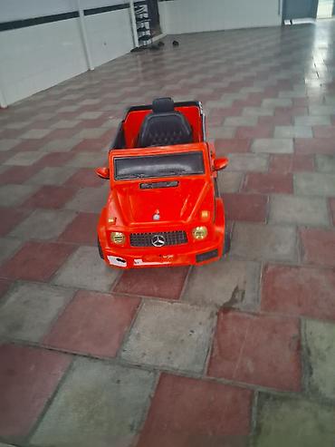 uşaq oyunları: Uşaq üçün akkumulyatorlu elektromaşın – SUV tipli, qırmızı rəngdə — 2