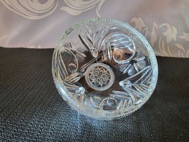 Činije: Cinija kristal na tri stopa 1960g+. Cinija bez ostecenja,sve na njoj na lalafo.rs — 1 Činije: Cinija kristal na tri stopa 1960g+. Cinija bez ostecenja,sve na njoj — 1