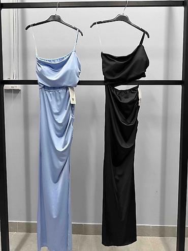 tri cetvrt helanke: Elegantan ženski dvodelni set koji uključuje crop top sa jednim — 3