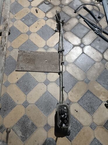 Панели, обшивки: - МКПП (механическая коробка передач) в сборе с кулисой/приводом — 10