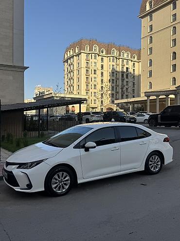 Toyota Corolla: 2021 г., 1.8 л, Вариатор, Гибрид
