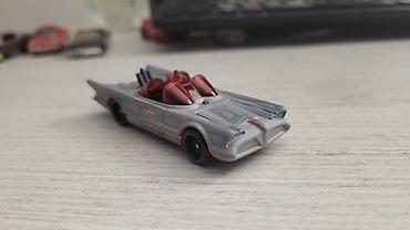 Модели автомобилей: Набор из 4 коллекционных миниатюр Hot Wheels (масштаб около 1:64): 1) — 4