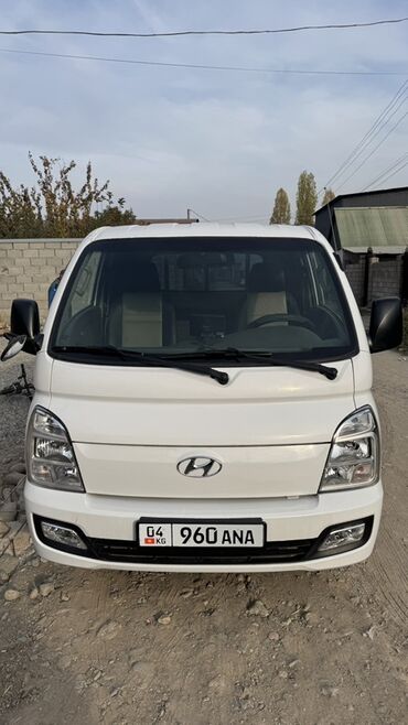 продаю в связи с переездом: Жеңил жүк ташуучу унаа, Hyundai, Стандарт, 3 т, Жаңы