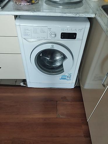 klas 6: Indesit önyükləməli paltaryuyan maşın - Yük həcmi: 6 kq - Enerji — 1