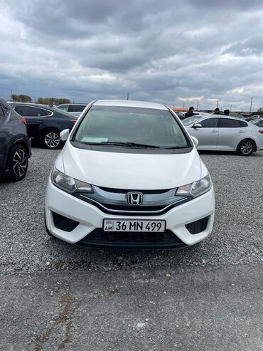 фартук фит: Honda Fit: 2015 г., 1.5 л, Автомат, Бензин