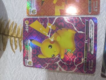 вазы из богемского стекла: Pokémon kolleksiya kartları dəsti - Pikachu VMAX (Gigantamax/Dynamax