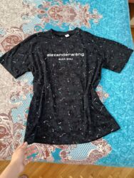 детские футболки однотонные: Qadın geyimləri dəsti - Qara rəngli t‑shirt: Ön hissədə “alexander