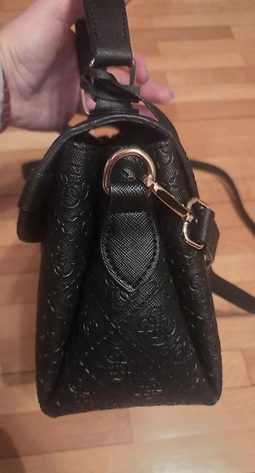 Torbe: Elegantna torbica, Guess, Materijal: Veštačka koža — 5