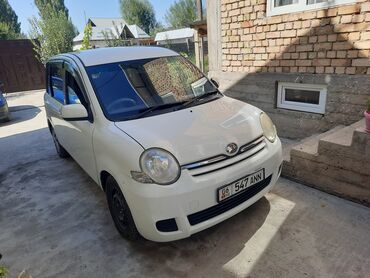 продаю автоген: Toyota Sienta: 2003 г., 1.5 л, Вариатор, Бензин, Вэн/Минивэн