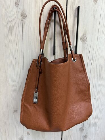 сумка женская через плечо: Продаю сумку! Новая)! Красивый рыжий цвет 👜)) Есть дополнительный