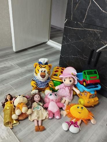 Игрушки: Игрушки все в очень хорошем состоянии. Куклы и собака новые.оптом — 1