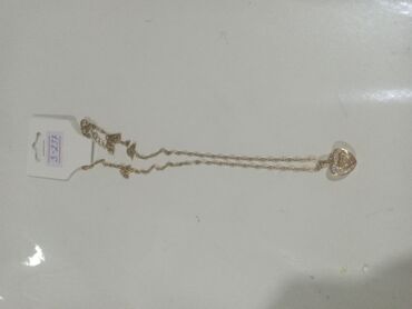 Bijuteriya dəstləri: Zərgərlik dəsti – qızılı rəng aksesuarlar Tərkib: - Boyunbağı 1: incə — 19