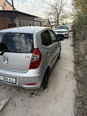 bmw 3: Hyundai i10: 2012 г., 1.1 л, Механика, Бензин, Хэтчбэк — 4