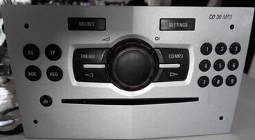 Auto delovi, gume i tjuning: Radio cd 30 opel Potpuno ispravan podržava komande na volanu