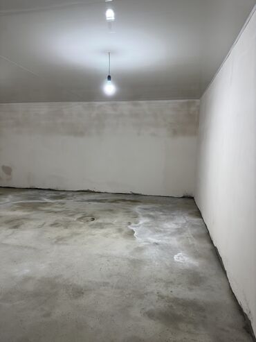 помещение под кухню: Сдаются помещение 110 м2. в городе Ош. Есть еще кухня и другие 2