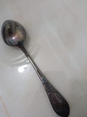 qədimi süfrə: Aliram yaxsi qiymet bele metal qaralan qaşıqlar Təsvir: - Fərqli — 1