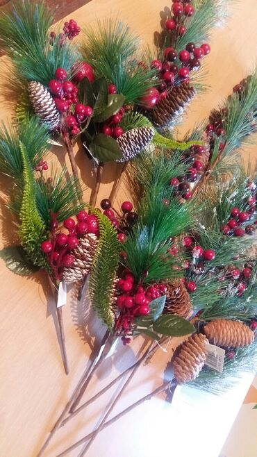 Yeni il oyuncaqları və bəzəkləri: Yeni il aksesuarlari satilir. Yeni il corablarizinqrovlu celengler — 13