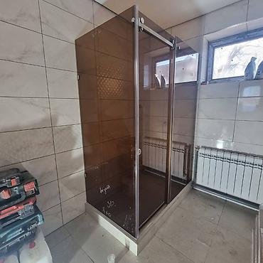 Душевые перегородки и ограждения: Душевые ограждения и перегородки из закалённого стекла на заказ. - — 12