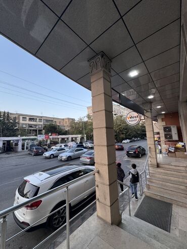 Ofislər: İcarəyə ofis otağı - İşə hazır, tam mebelli: 3 ədəd iş masası, 3 ədəd — 12