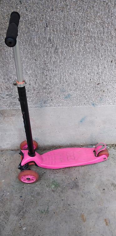 tosca blu patike: Trotinet Scooter sa cetiri tocka – dva napred i dva pozadi koji svetle — 6