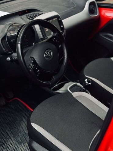 Toyota: Toyota Aygo: 2016 г., 0.1 л, Автомат, Бензин — 10