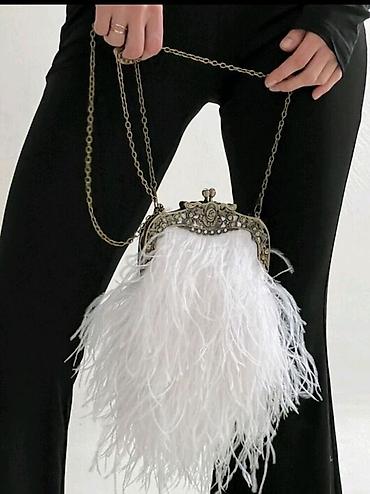 Классические сумки: Вечерняя сумочка из перьев страуса дополнит ваш выход в свет — 8