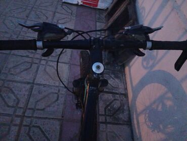 elektrik motorlu velosiped: Tormuzdar ela vezyetdedir skorusdar isdiyir bidene qabaq tekerin
