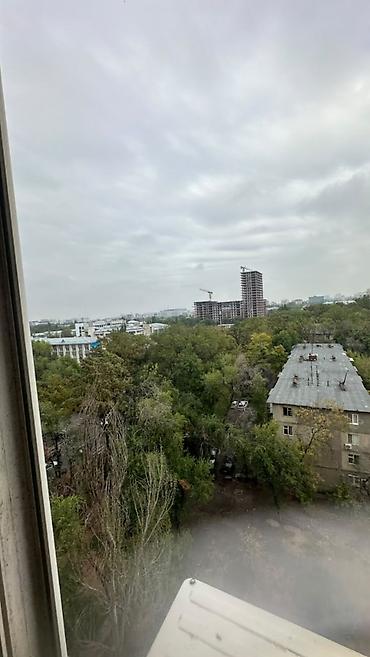 Батирлер: 2 бөлмө, 52 м², 8-мкр 106-серия, 9 кабат, Эски ремонт — 3