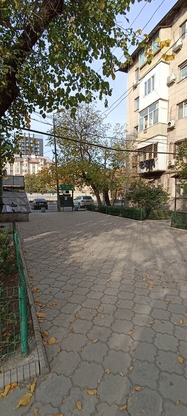 срочно продаётся 1 комнатная квартира в районе шлагбаум по улице кенсуйская 17 пересекает интергельпо: 1 комната, 31 м², 4 этаж
