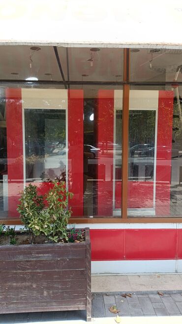 Soyuducu vitrinləri: 2 eded soyuducu 90. Eni Uzunlu luq 2 metr İcinin dərinliyi 60/67