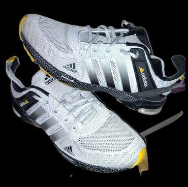 Кроссовки и спортивная обувь: Продаю Adidas Marathon про-во Индонезия
Размер 44