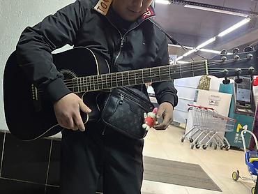 Гитары: Акустическая гитара 6‑струнная, корпус дредноут с вырезом (cutaway). - — 4