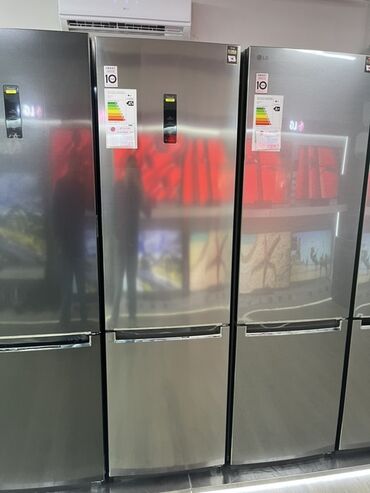 стиральная машинка б: Холодильник LG с нижней морозильной камерой. Серебристый корпус с