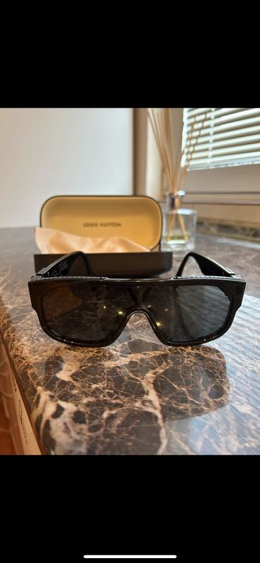 majbah naocare: Sunglasses, color - Black