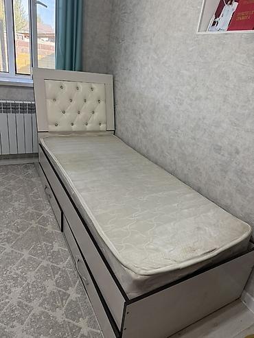 продаю шифонер бу: Односпальная кровать, Б/у, С матрасом, длина - 190 см — 2