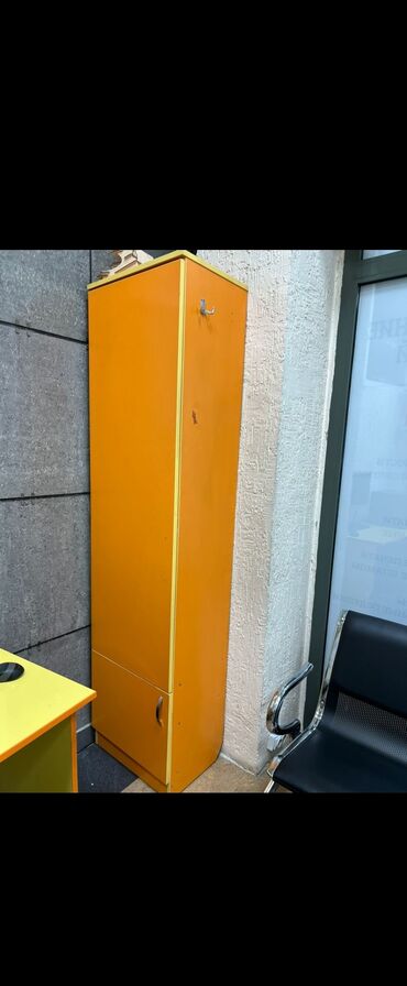 Столы: Офисный Стол, цвет - Желтый, Б/у
