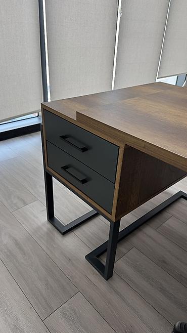 Ofis mebeli: Mebel dəsti – ofis üçün modern “loft” üslubu Tərkib: - Geniş direktor — 6