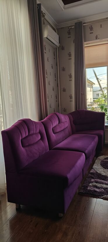 угловой диван для зала: Угловой диван, цвет - Фиолетовый, Б/у