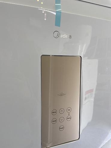 aux: •	Колонный кондиционер 60–100м² мощный для зала 	•	Напольный — 2