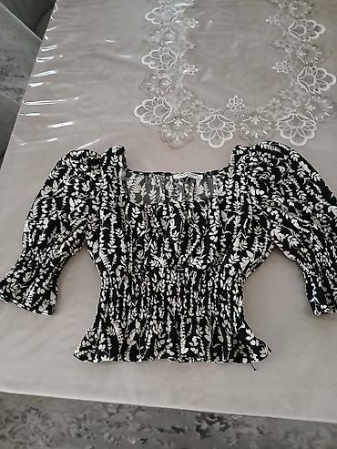 saray ş: Qadın bluzası – qara rəng üzərində ağ bitki naxışlı - Model: kvadrat — 3
