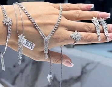 1 qram ağ qızılın qiyməti: Dəstə daxildir: Üzük, Sırğa, Bilərzik, Ağ qızıl, 750 Əyar, 35 g