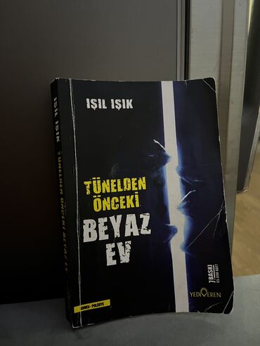 Книги, журналы, CD, DVD: Beyaz ev : kitab satilir choox maragli kitabdir,11azn